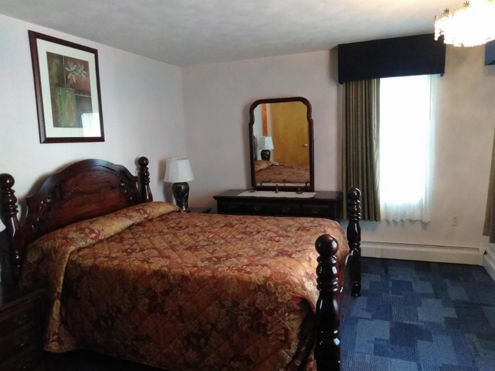 Queen Suite with Fireplace